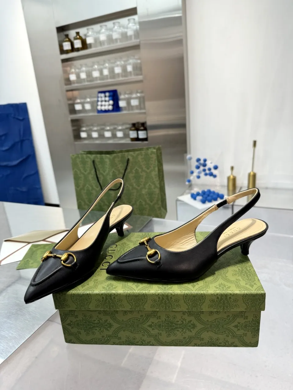 👟👟Ex-factory price 440👟👟 (genuine leather sole +40) Gucci Original GG canvas adds dazzling essence to these slingback pumps. Brown leather piping and light gold-toned hardware are complemented by beige and brown graphics. The pointed toe, elasticated straps and low heel all work together to create a comfortable fit. Upper: Made of first-layer imported patent cowhide/sheepskin lining. Outsole: rubber non-slip outsole/genuine leather outsole. Size: 35-42 (34/41 42 customized, non-refundable)